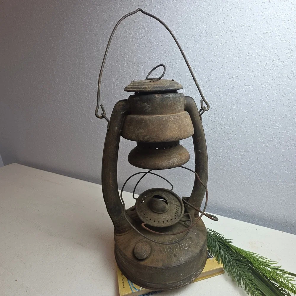 Vintage Embury No. 2 Air Pilot Lantern Rustic Star Base NO GLASS‎